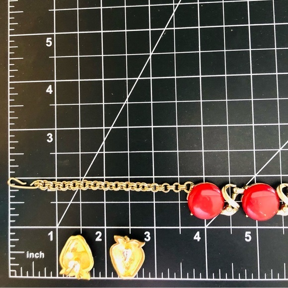 Vintage Red Thermoset Necklace & Strawberry Earrings - Picture 3 of 14